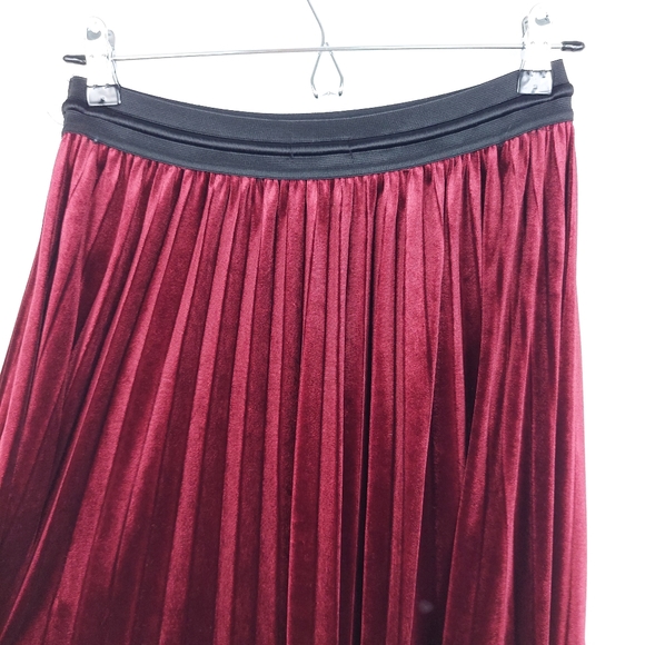 Hush Burgundy Velvet Pleated Maxi Skirt Size 12 - Picture 7 of 11